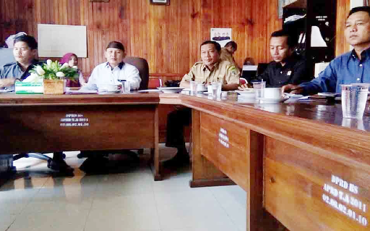 Kepala Dinas Pertanian (Kadistan) Bengkulu Selatan Darmawansyah, SE saat jumpa dengan Komisi II DPRD Bengkulu Selatan, Senin (13/02/2017). 