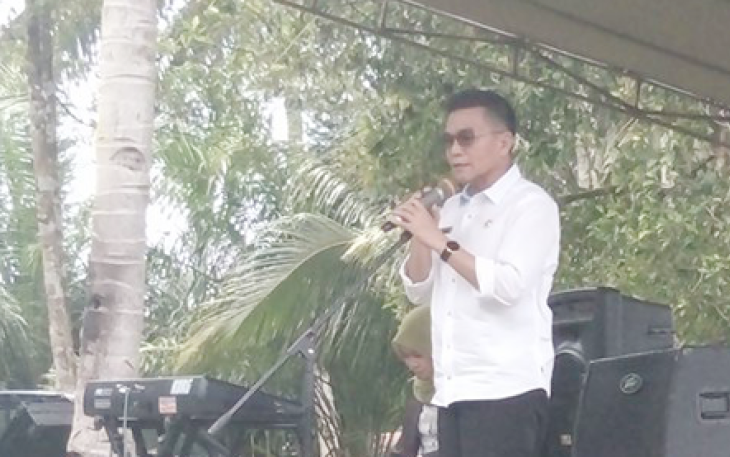 Bupati Dirwan saat menyampaikan kata sambutannya pada saat peletakan batu pertama perumahan nelayan di desa Tanggo Raso, Rabu (8/2/2017).