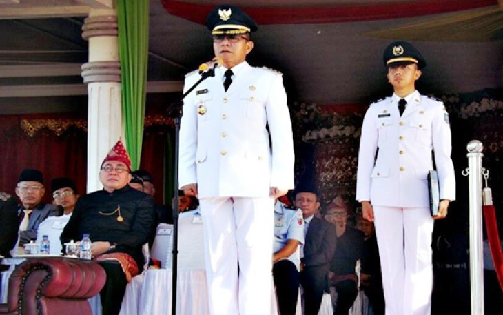 Bupati Bengkulu Selatan H. Dirwan Mahmud bertindak sebagai inspektur upacara HUT ke 68 Kabupaten Bengkulu Selatan 