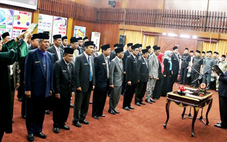 Pelantikan dan Pengambilan Sumpah Pejabat Pimpinan Tinggi Pratama dan Administrator Di Lingkungan Pemprov Bengkulu, Rabu (12/04/2017).