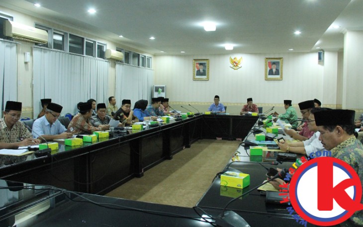 Rapat koordinasi bencana, di ruang rafflesia, Selasa (16/5).