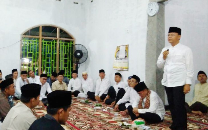 Wakil Gubernur Rohidin Mersyah saat gelar Safari Ramadhan bersama Organisasi Perangkat Daerah (OPD), di Masjid Ar Razzaq, Desa Lubuk Sirih Ilir, Kecamatan Manna, Kabupaten Bengkulu Selatan.