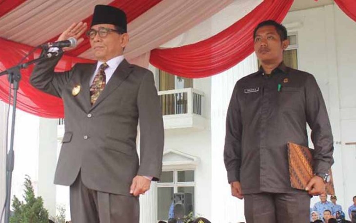 Bupati Kepahiang Hidayatullah Sjahid saat memimpin upacara