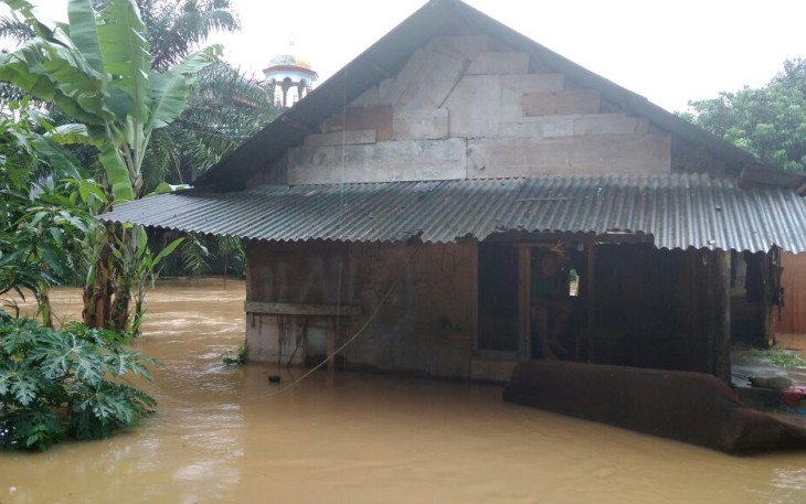 Rumah warga di Kecamatan Gading Cempaka terendam air akibat hujan seharian yang mengguyur Kota Bengkulu