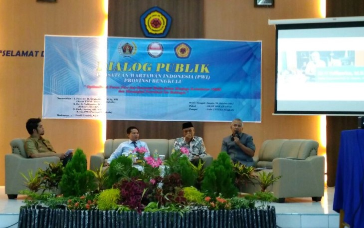 Dialog Publik PWI Provinsi Bengkulu di Aula UNIHAZ Bekngkulu, Kamis (19/10/2017).