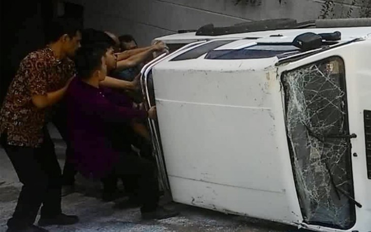 Kondisi mobil saat kejadian. Foto (pedomanbengkulu.com)