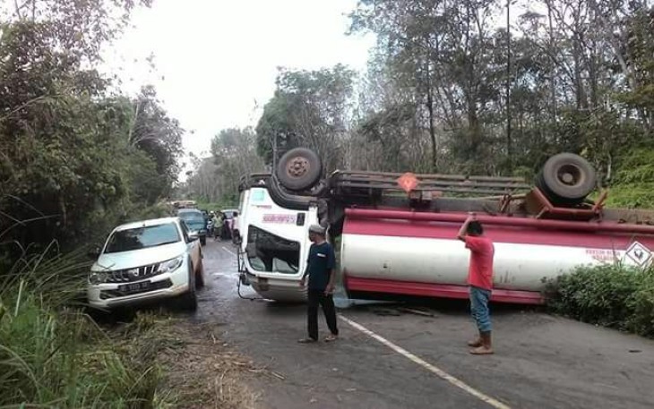 Saat kejadian truk terguling