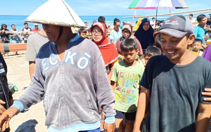 Dua nelayan yang sempat menghilang disambut ratusan warga 