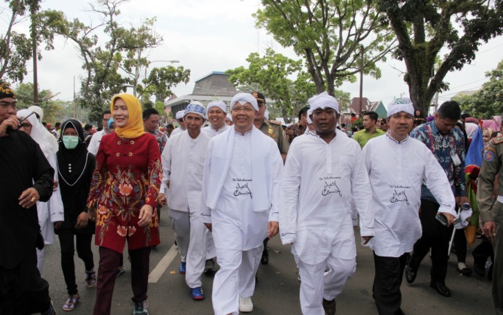 Plt Gubernur bersama kepala-kepala OPD ikut prosesi tabut tebuang.