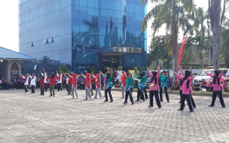Warga ikuti lomba senam Germas