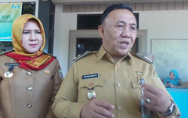 Sekda Nopian Andusti saat diwawancarai awak media