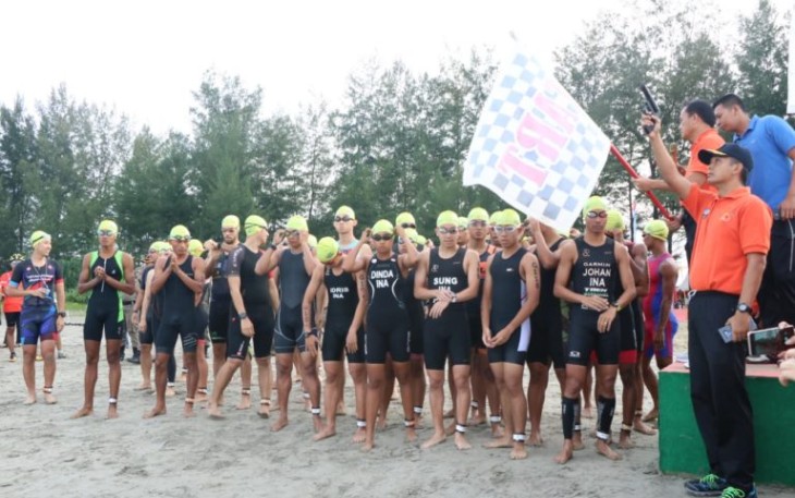 Pelepasan peserta Bengkulu Triathlon 2018