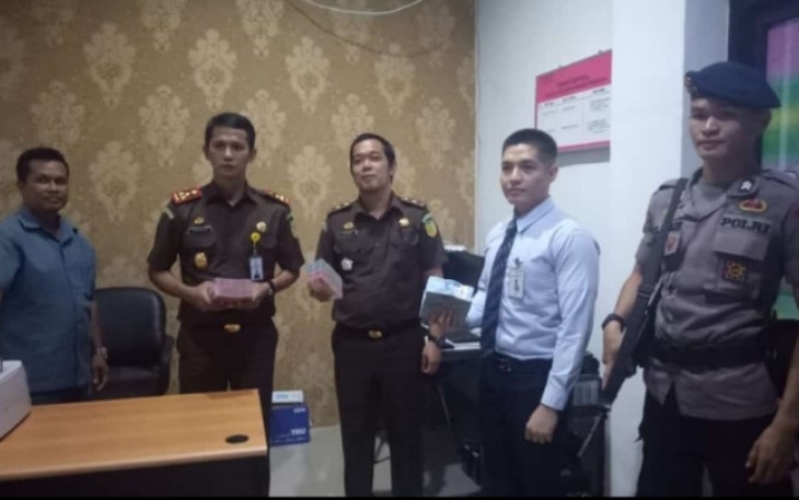 Uang kerugian negara saat dikembalikan ke Kejari