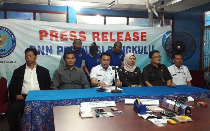 BNN Provinsi Bengkulu saat gelar press release barang bukti dan tersangka, Kamis (21/02/2019).
