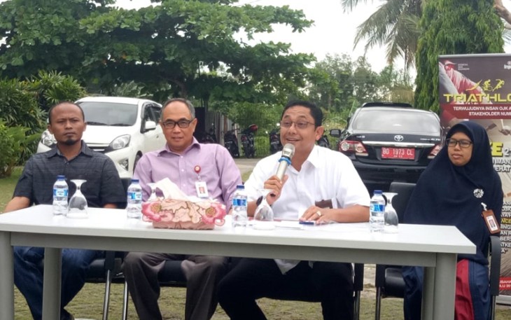 Kepala Kantor Otoritas Jasa Keuangan (OJK) Bengkulu Yusri saat memberikan sambutan