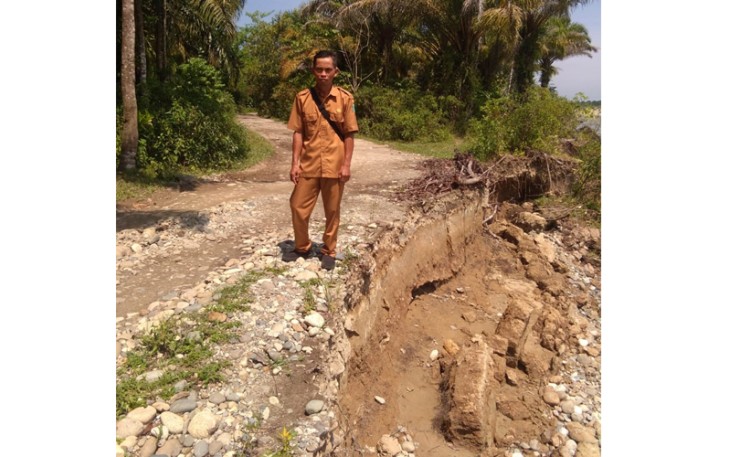 Kondisi Jalan Terkena Abrasi 