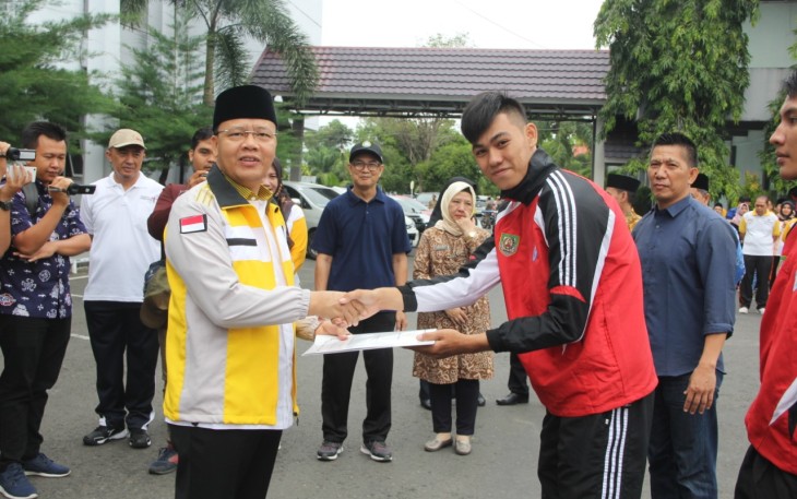 Gubernur Bengkulu Rohidin Mersyah Lepas Atlet MMA Bengkulu
