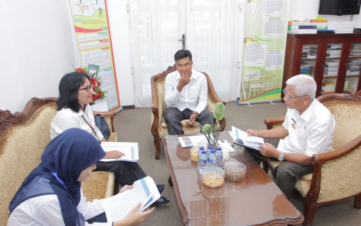 Plt Bupati Kabupaten Asahan Surya Menerima Berita Resmi Statistik Dari BPS Kabupaten Asahan 
