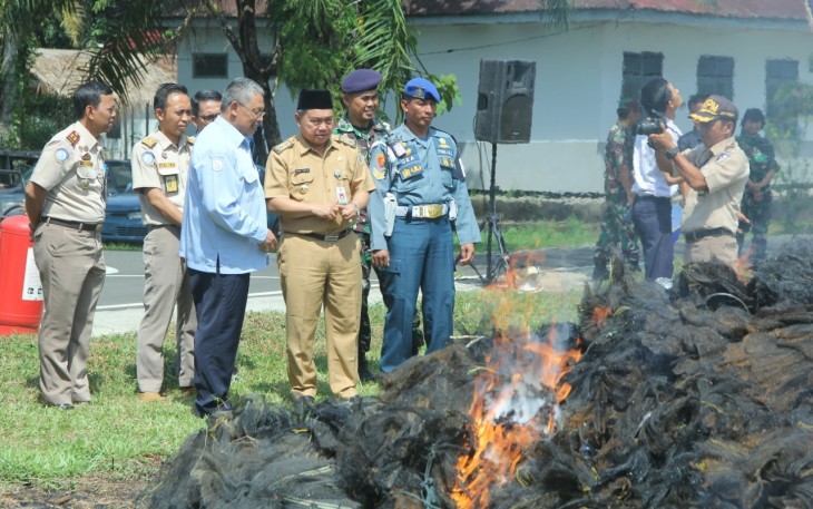 2500 lebih Barang Bukti Berupa Alat Tangkap Benih Lobster Dimusnahkan 