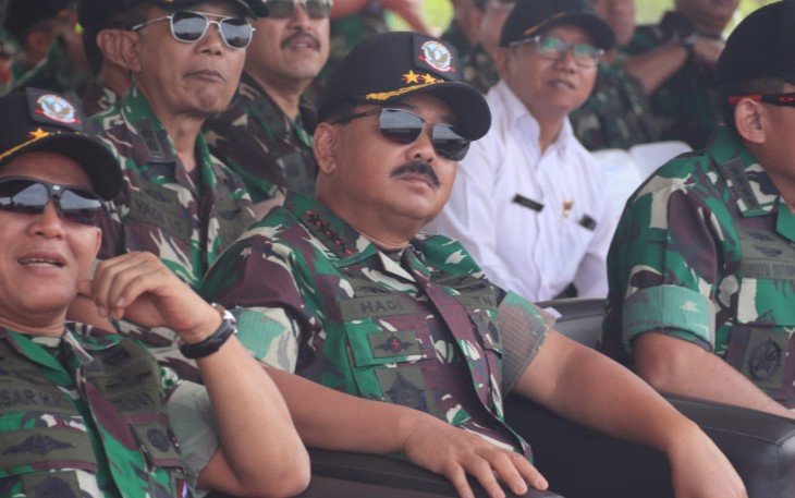 Panglima TNI saksikan Demo Fire Power Puncak Latihan Angkasa di Lumajang Jawa Timur