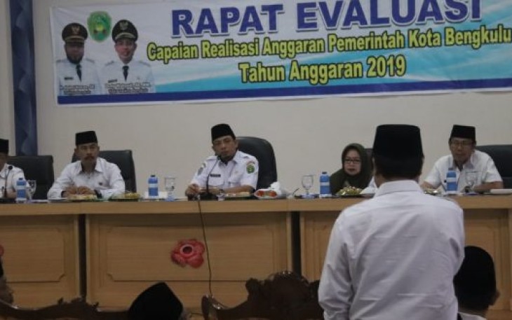 Waki Wali Kota Bengkulu Dedy Wahyudi Pimpin Rapat Evaluasi 