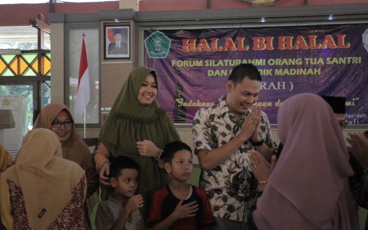 Wakil Bupati Tegal Sabilillah Ardie saat membuka acara Halal Bihalal Forum Silaturahim Orang Tua Santri dan Pendidik Madinah (Fitrah) di Pendopo Amangkurat Slawi