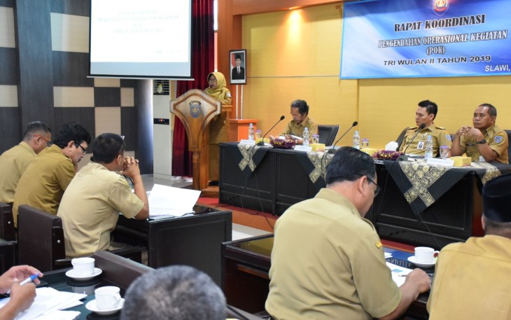 Bupat Tegal Hj Umi Azizah Rakor Pengendalian Operasional Kegiatan (POK) Triwulan II Kabupaten Tegal TA 2019 di Ruang Rapat Bappeda