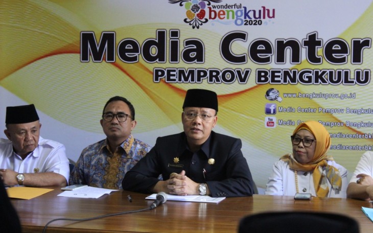 Gubernur Bengkulu Rohidin Mersyah saat gelar konferensi pers