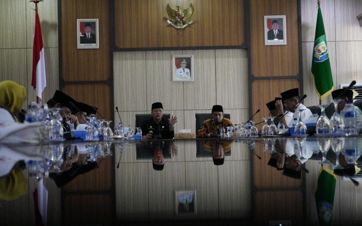 Gubernur Bengkulu Rohidin Mersyah Pimpin Mediasi 