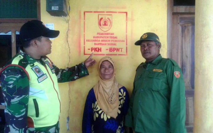 Babinsa Kodim 0712/Tegal turut dampingi pendataan PKH