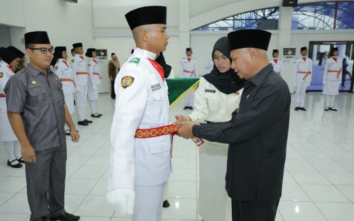 Plt Bupati Asahan  Surya  Kukuhkan Paskibraka Peringatan HUT RI Ke 74 