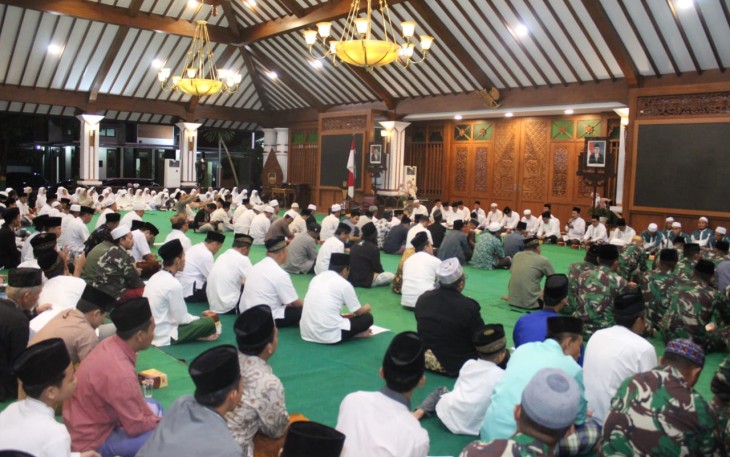 Doa bersama untuk kesejahteraan umat di pendopo Pati