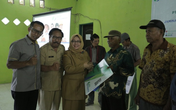 Pemberian Jamsostek Bagi Petani di Suradadi  Kabupaten Tegal
