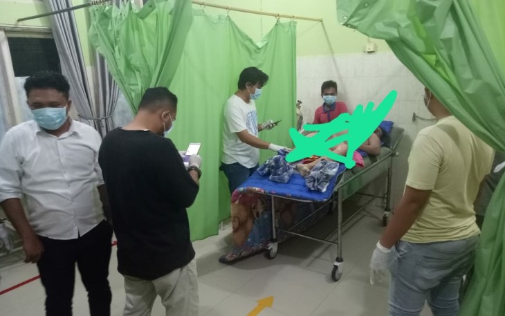 Korban saat dibawa ke Puskesmas Singkil.