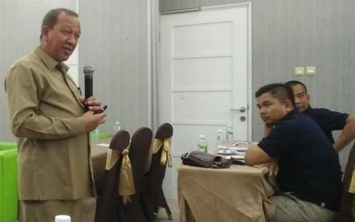 Mustafa Pegawai Kemenag Aceh Singkil (Kanan) saat mengikuti acara workshop penyusunan laporan keuangan Operasional haji di Banda Aceh.