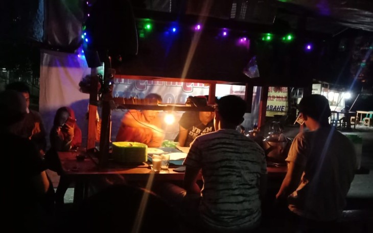 Pemuda Ini Memilih Usaha Angkringan