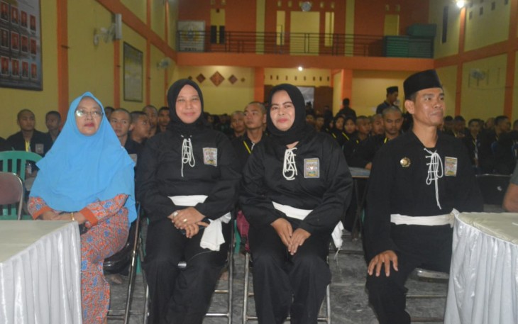 Ketua Persit Cabang XXXIX Ny. Ayu Respati Darmawan yang juga keluarga besar PSHT