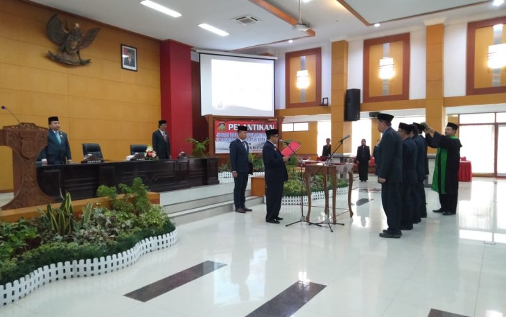 Plt Wali Kota Blitar Santoso Saat Menuntun pengucapan Sumpah/Janji Jabatan PimpinanTtinggi Pratama di Lingkungan Pemerintah Kota Blitar