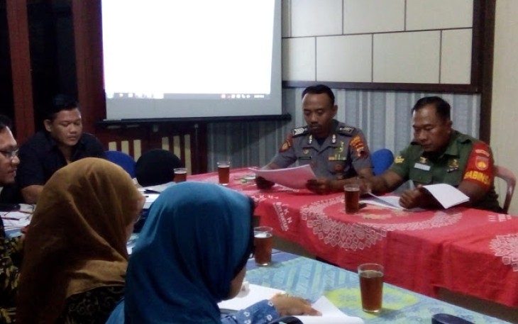 Sertu Joko sm Babinsa Desa Duwet Koramil 22/Wonosari Kodim 0723 Klaten Menghadiri Musyawarah Desa Tentang Rencana APBDes 