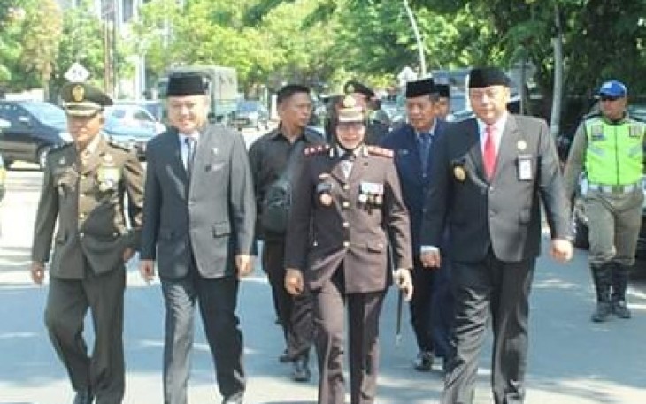 Walikota dan Wakil Walikota Tegal Tabur Bunga di Hari Pahlawan