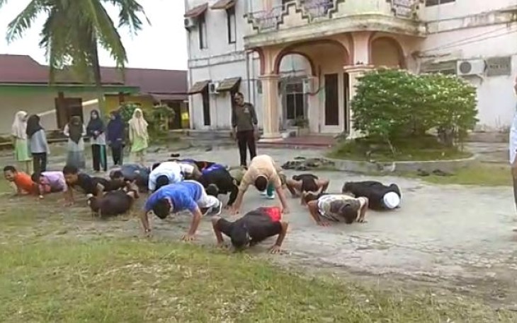 Sejumlah anggota Sat Banser Aceh Singkil yang dibentuk dan dikukuhkan di Island Hotel Singkil.