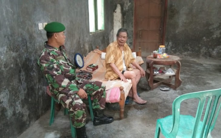 Babinsa Cawas Anjangsana ke Rumah Veteran
