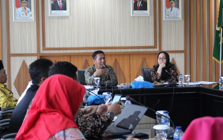 Wagub Bengkulu saat memimpin rapat