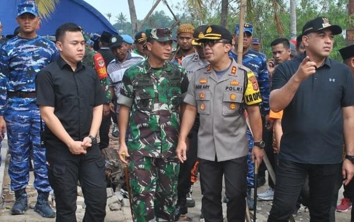 Dandim 0510/Trs Bersama Tiga Pilar Bantu Korban Puting Beliung di Mauk