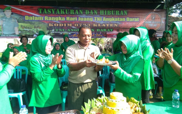 Potong Tumpeng Kodim 0723 Klaten Tasyakuran Hari Juang TNI AD