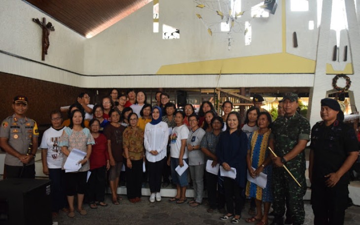 Foto Bersama Dandim 0723 Klaten Dan Kapolres Klaten Bersama Jemaat Gereja Maria Sunta