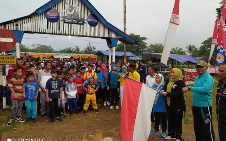 Yuninta Asmara SH saat Melepas Jalan Santai Berhadiah