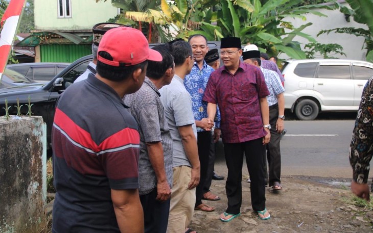 Gubernur Bengkulu Rohidin Mersyah saat melakukan kunjungan dan bersilaturahmi dengan masyarakat Suku Lembak