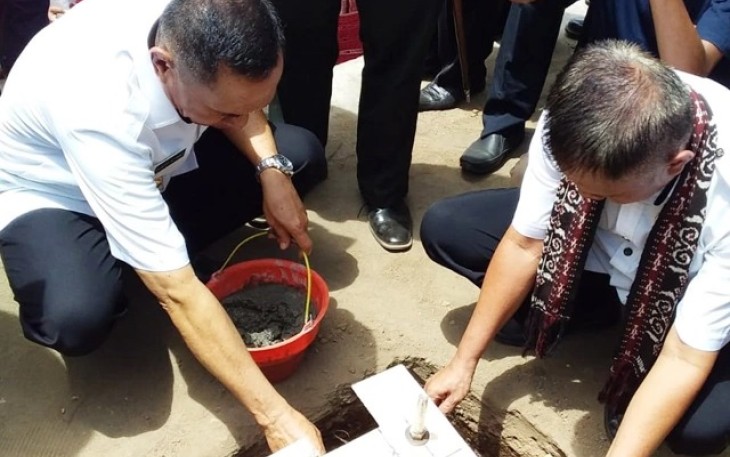 Bupati Ende Resmikan Pemasangan PJUTS oleh PPTSLP