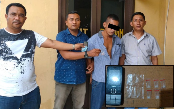 Pelaku berikut barang bukti saat diamankan